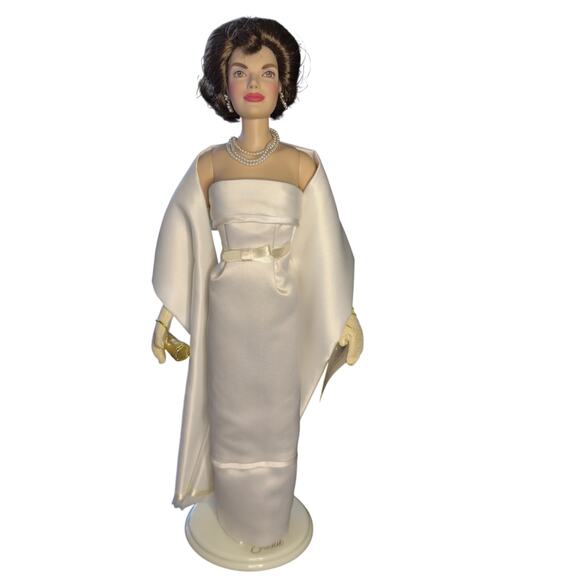 Vintage "Jackie" First Lady to JFK Doll from the Franklin Mint - Picture 1 of 8